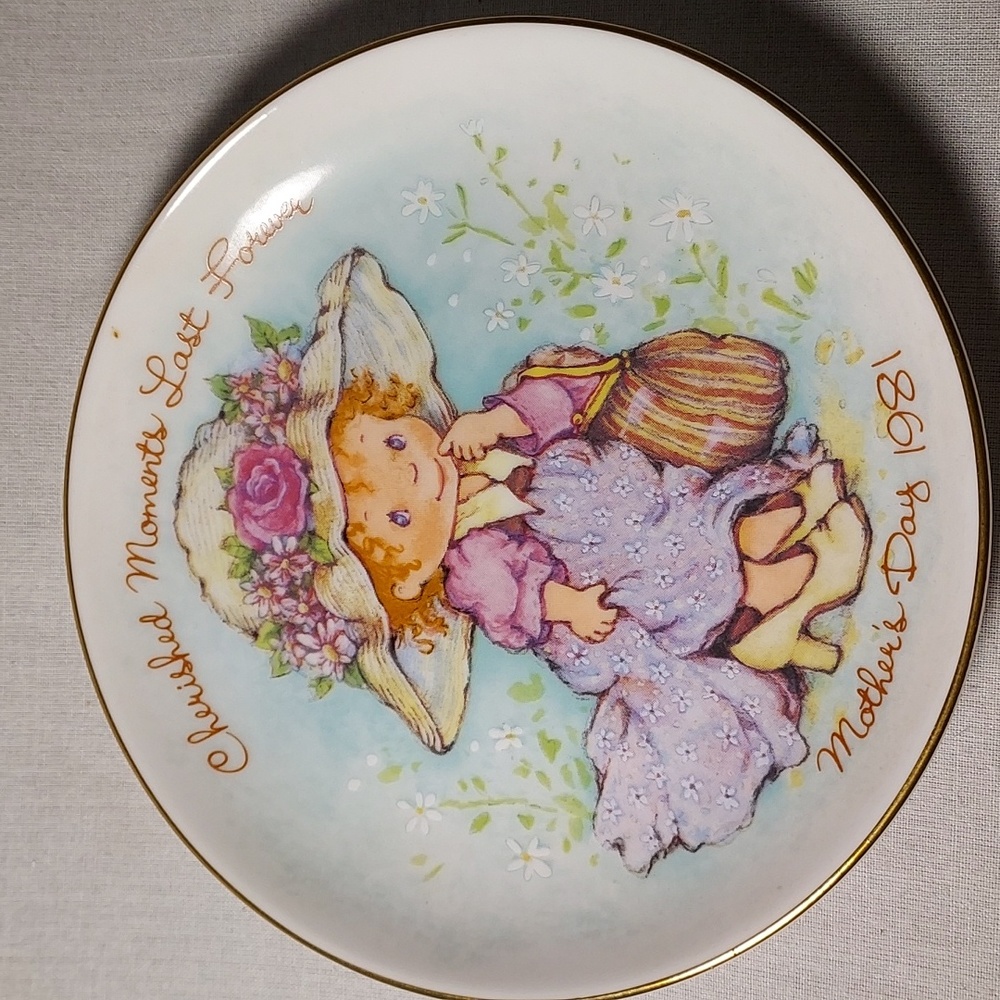 Vintage 1981 Avon Mother's Day Plate